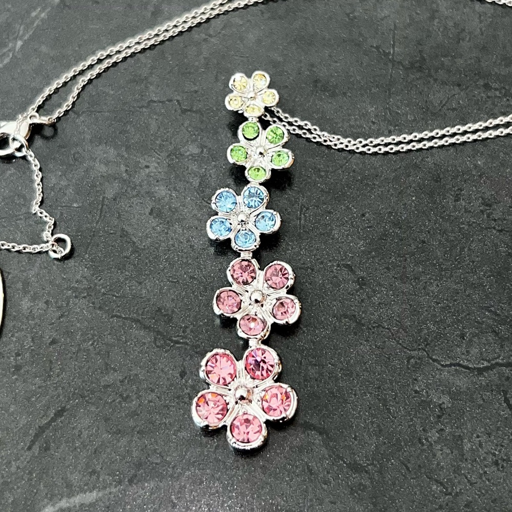 Avon Flower Necklace